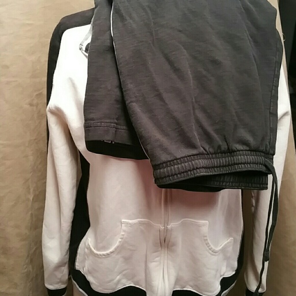 (Gently worn)2 piece jogger suit - Picture 3 of 4
