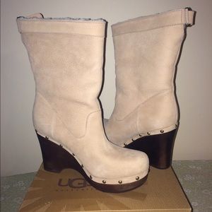 UGG CARNAGIE BOOTS