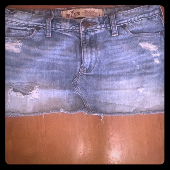 Light washed short trendy Jean skirt