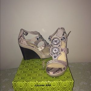 Beautiful rhinestone Giani Bini