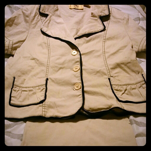 Skirt suit