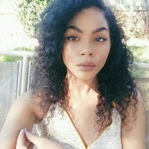 Meet your Posher, Helenea