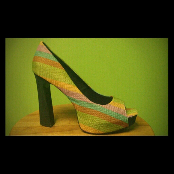 Fahrenheit heels - Picture 1 of 4