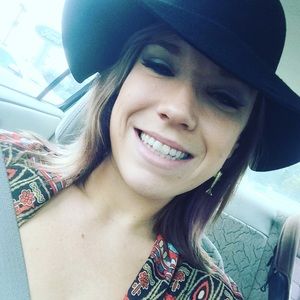 Meet your Posher, Kayla