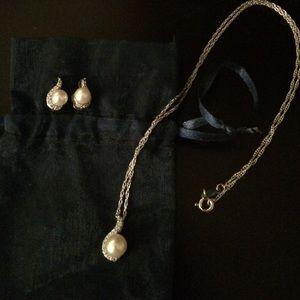 Sterling silver / pearl, necklace and earrings