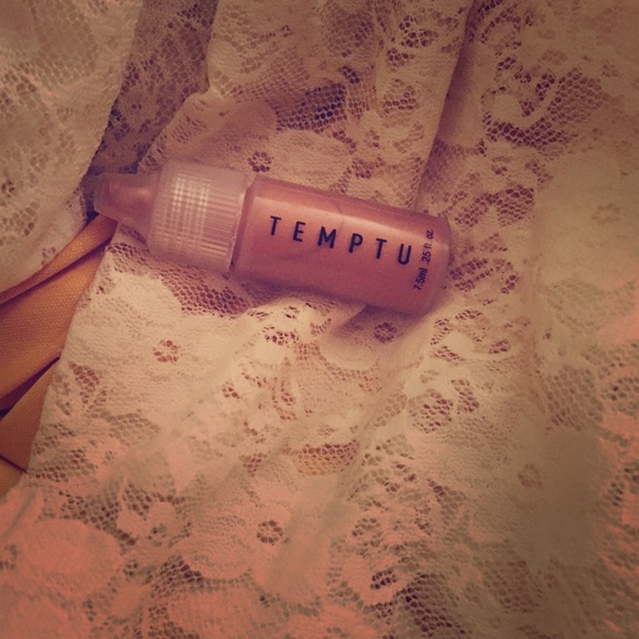 Temptu Highlighter