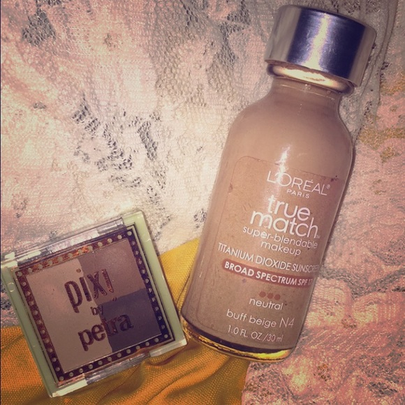 Foundation and eyeshadow bundle