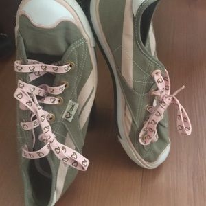 Reebok size 9 shoe- never worn