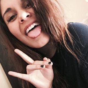 Meet your Posher, Delina