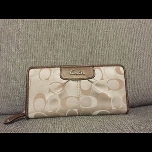 Coach 'C' wallet