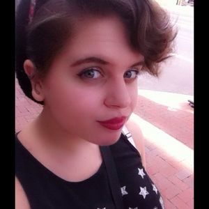 Meet your Posher, Lorna