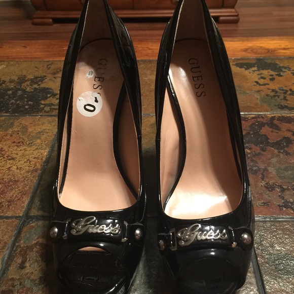 ⬇️New Guess open toed pumps