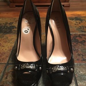 ⬇️New Guess open toed pumps