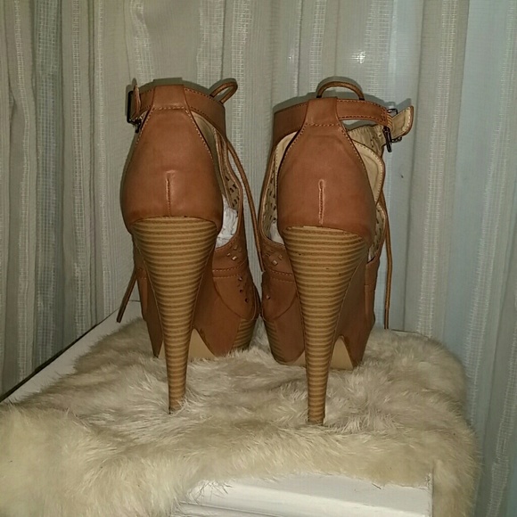 New Bucco shoe - Picture 4 of 4