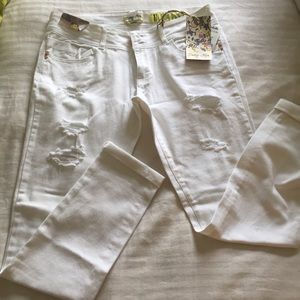 ☀️ White Stressed Skinny Jeans ☀️