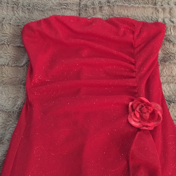 Lovely red dress - Picture 2 of 4