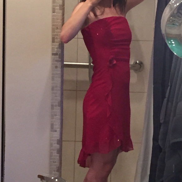 Lovely red dress - Picture 4 of 4