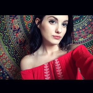 Meet your Posher, Caitlyn