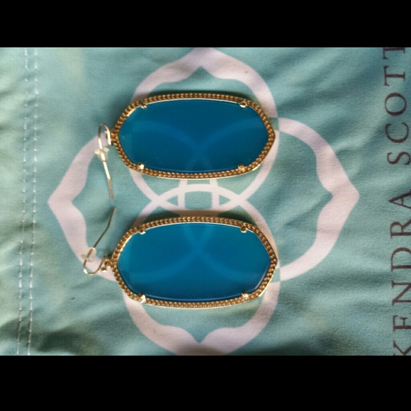 Kendra Scott Danielle Earrings in Gold and Azure