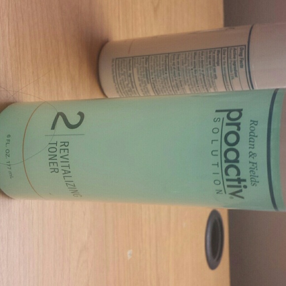 Proactiv step 2 and 3 - Picture 4 of 4