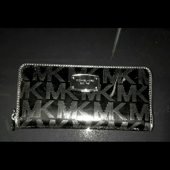 Michael Kors metallic jet set wallet BNWT!