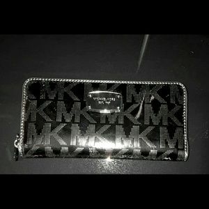 Michael Kors metallic jet set wallet BNWT!
