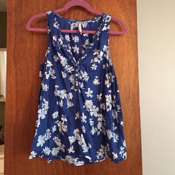 Old Navy blue floral tank