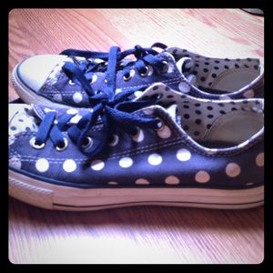 💕Size 5 navy and white polka dot converse💕