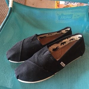 New without tags black toms shoes