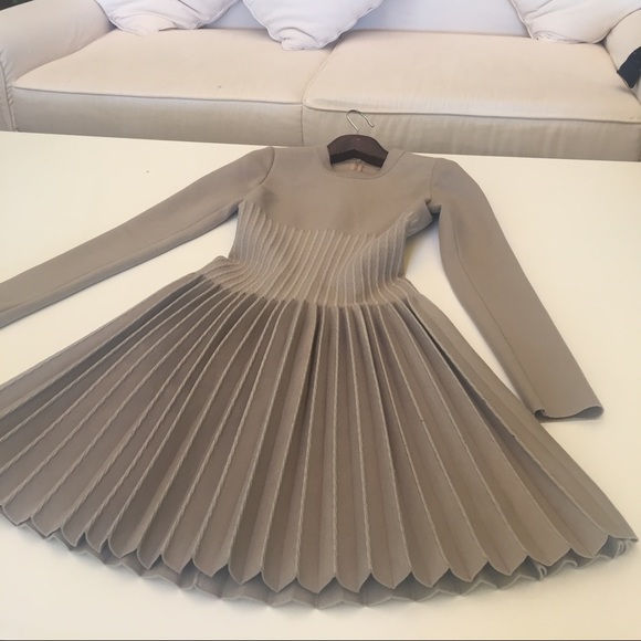 SOLD Perfect Alaia pleated dress in slate grey - Picture 2 of 2