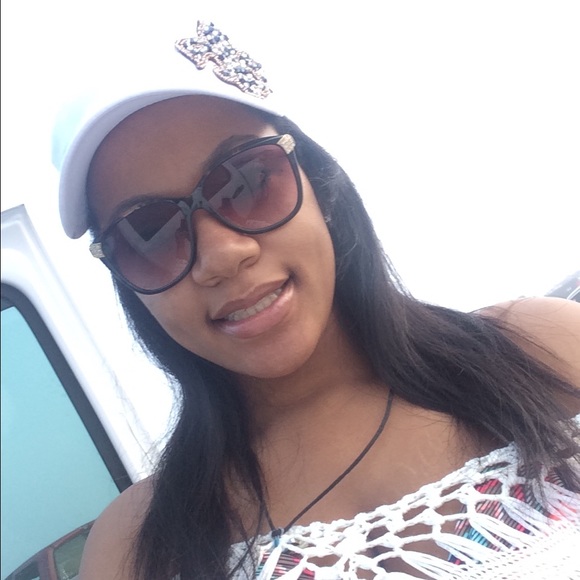 Meet your Posher, Chelsa - Picture 1 of 1