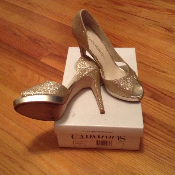 Sparkle gold peep toes
