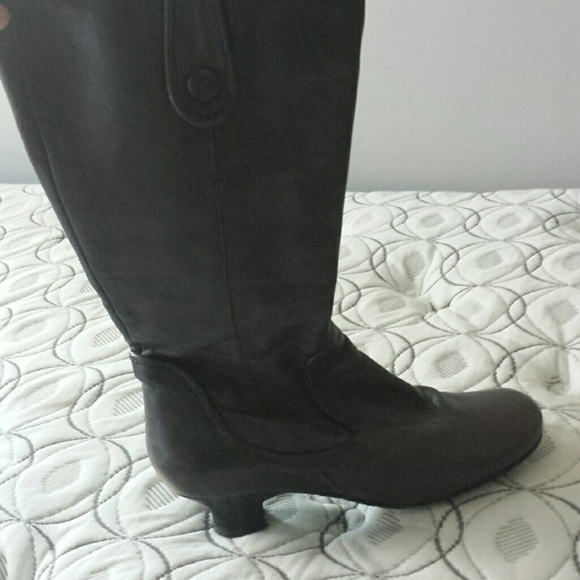 Super soft dark brown leather biviel boots