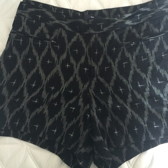 Gap linen black and grey shorts