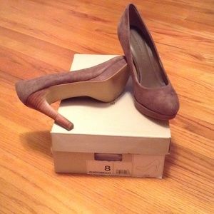 BRAND NEW banana republic shoe