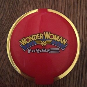 MAC WonderWoman Mineralized SkinFinish Pink Power