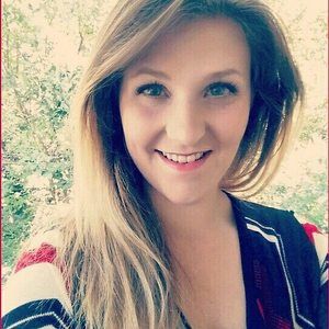 Meet your Posher, Kayla