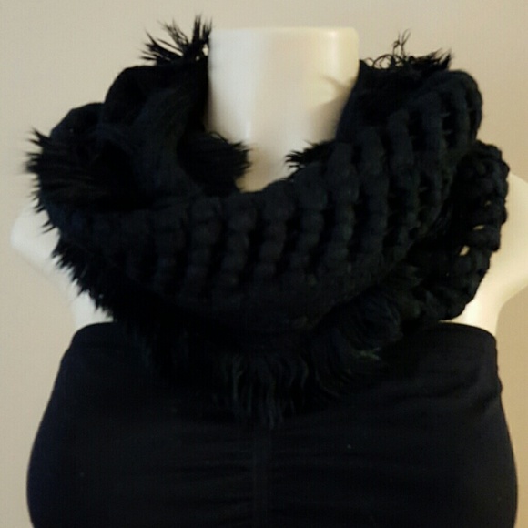 Black infinity scarf never used - Picture 2 of 3