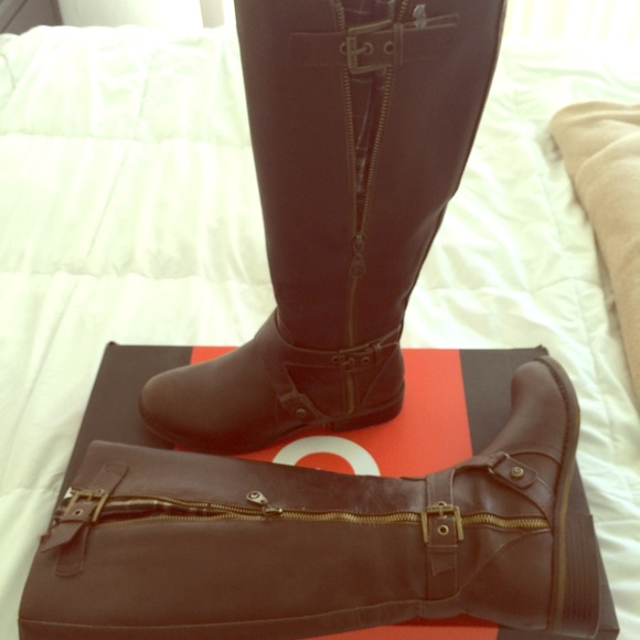 Brown g by guess boots