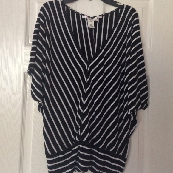 Max Studio black and white top size M