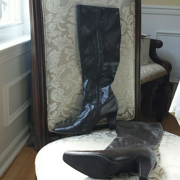 Boots - Picture 2 of 3