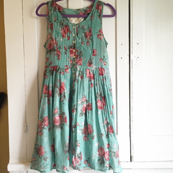 Modcloth ADORABLE Vintage rose patterned dress.