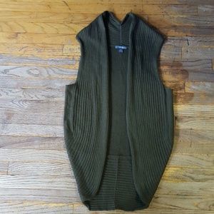 Oversized knitted vest