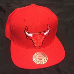 Red Mitchell & Ness fitted Bulls hat