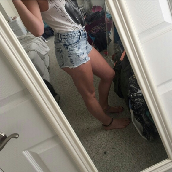 Distressed shorts - Picture 2 of 2