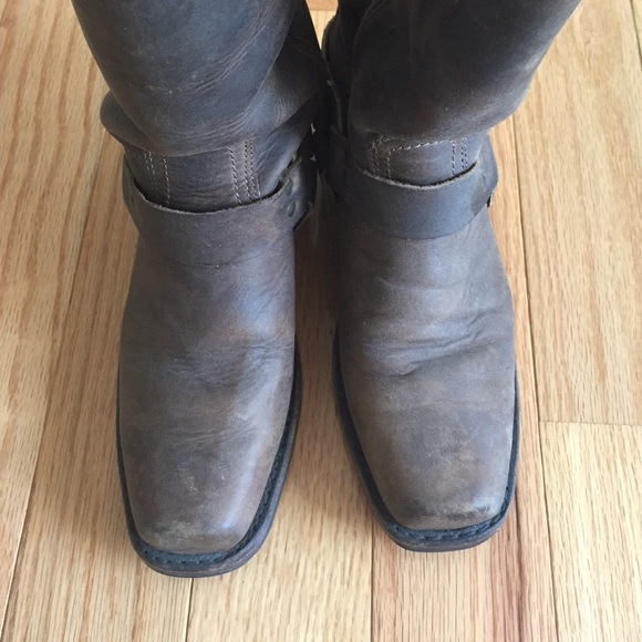 Size 7M frye boots - Picture 2 of 4