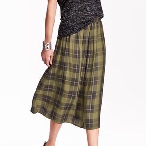 NWOT Olive green plaid flannel look midi skirt