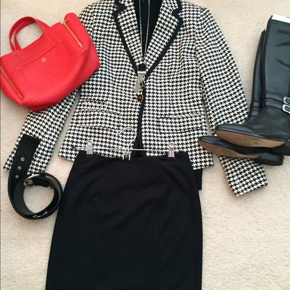 WHBM Black Pencil skirt. Sz. 00