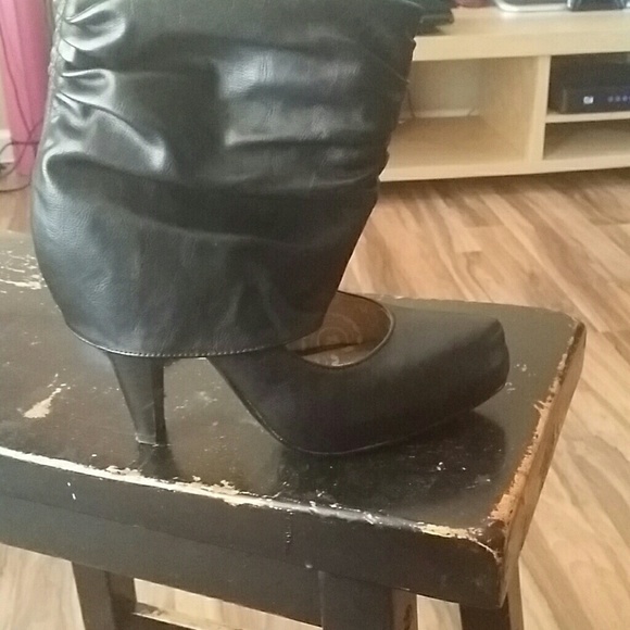 Black platforms - Picture 1 of 2