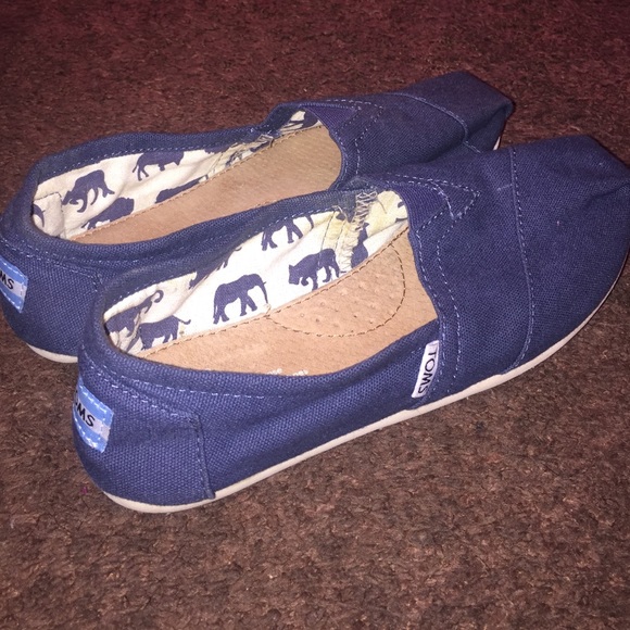 NAVY BLUE TOMS